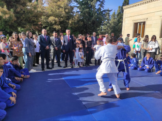 Ulu Öndər Heydər Əliyevin 100 illik yubleyi münasibətilə "Əbədi yaddaşlarda yaşayan lider" devizi ilə idman festivalı, yaradıcı gənclərin rəsm və əl işlərindən, o cümlədən kitablardan ibarət sərgi, istedadlı gənclərin iştirakı ilə konsert proqramı təşkil olundu