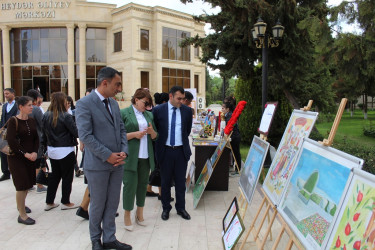 Ulu Öndər Heydər Əliyevin 100 illik yubileyi ilə bağlı “Müasir Azərbaycanın memarı” mövzusunda kitab və rəsm sərgisi keçirilib