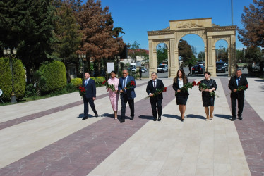 “Heydər Əliyev və Azərbaycanda milli intibah dövrü”, “Azərbaycanın dövlət müstəqilliyi əbədidir, sarsılmazdır, dönməzdir!” mövzusunda toplantı və ağacəkmə aksiyası keçirilib